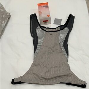 Nike reflective, running vest, enhanced visibility contour fit-large/extra large